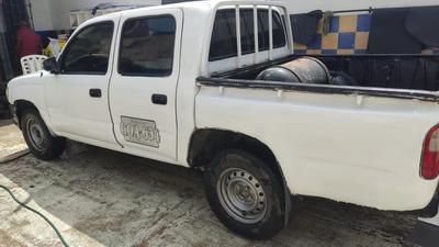 Toyota Hilux • 2000 • 70,000 km