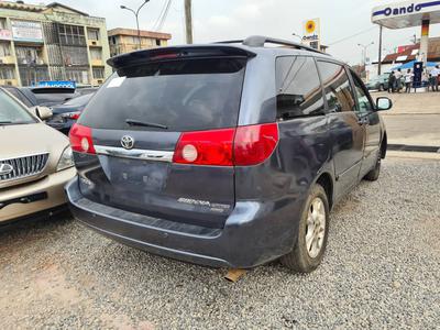 Toyota Sienna • 2007 • 194,137 km