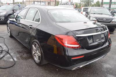 Mercedes-Benz  • 2017 • 30 km