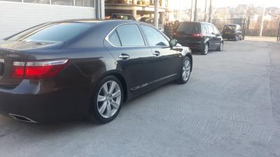 Lexus LS • 2008 • 240,000 km