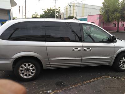 Chrysler Town & Country • 2002 • 2,408,000 km