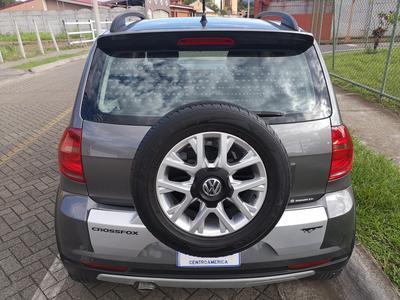 Volkswagen CrossFox • 2015 • 60,000 km