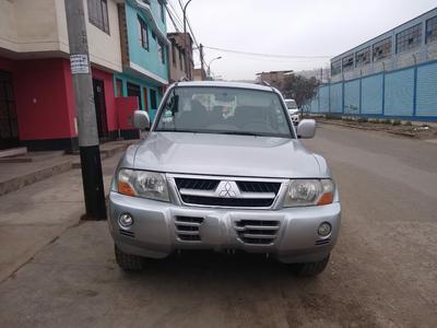 Mitsubishi Pajero • 2005 • 300,000 km