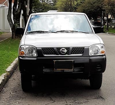 Nissan Np300 frontier • 2015 • 88,000 km