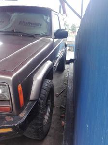 Jeep Cherokee • 1998 • 200,000 km