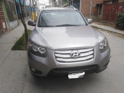 Hyundai Santa Fe • 2010 • 148,000 km