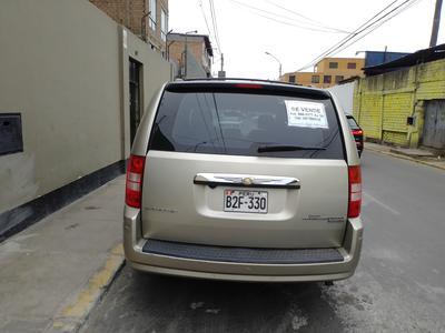 Chrysler Town & Country • 2008 • 80,000 km