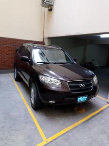 Hyundai Santa Fe • 2009 • 38,000 km
