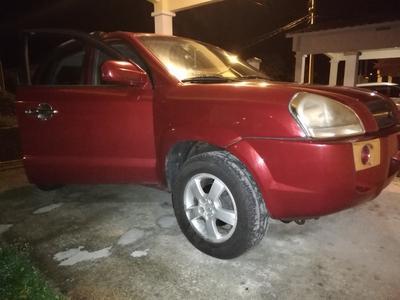 Hyundai Tucson • 2005 • 2,121 km