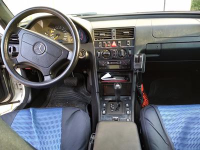 Mercedes-Benz 200 - 300 • 2000 • 247,000 km