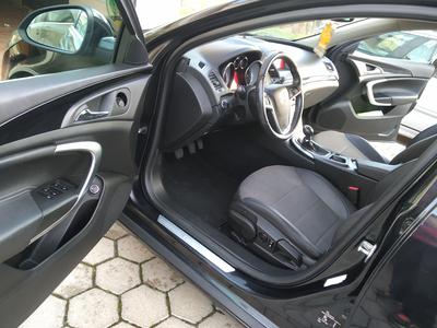 Opel Insignia • 2011 • 177,936 km