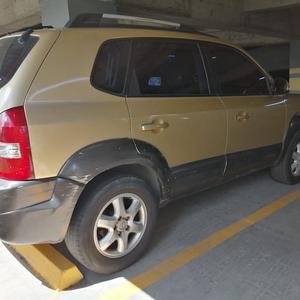 Hyundai Tucson • 2005 • 268,000 km