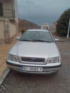 Volvo S60 • 2000 • 186,300 km
