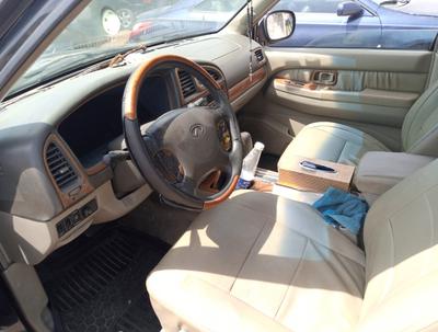 Infiniti QX • 2003 • 100,000 km