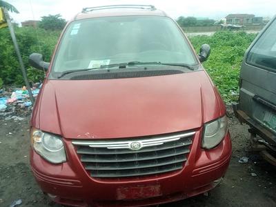 Chrysler Town & Country • 2006 • 1,500 km