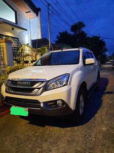 Isuzu MU-X • 2015 • 192,000 km