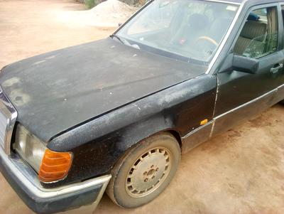 Mercedes-Benz 200 D • 2015 • 560 km