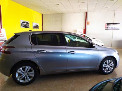 Peugeot 308 • 2015 • 102,124 km