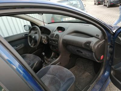 Peugeot 206 • 2001 • 250,000 km