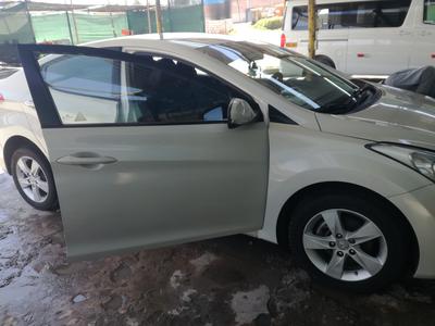 Hyundai Elantra • 2011 • 80,000 km