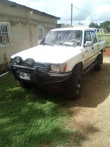Toyota Hilux • 1999 • 225,000 km