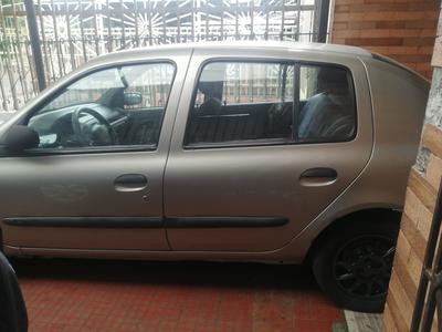 Renault Symbol • 2003 • 164,000 km