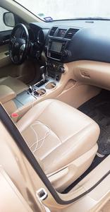 Toyota Highlander • 2013 • 87,314 km