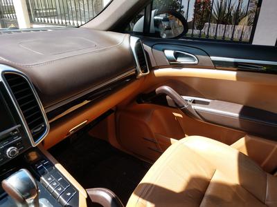 Porsche Cayenne • 2012 • 176,000 km