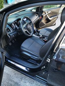 Opel Astra • 2011 • 84,000 km