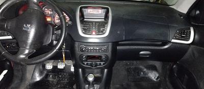 Peugeot 207 • 2011 • 70,900 km