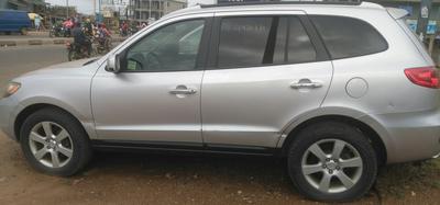 Hyundai Santa Fe • 2009 • 50,000 km