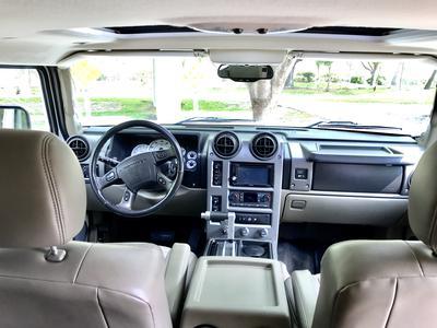 Hummer H2 • 2003 • 63,000 km