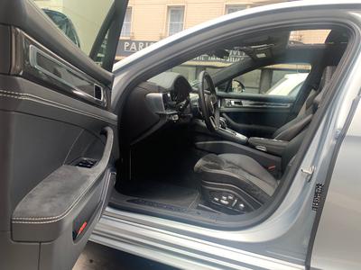 Porsche Panamera • 2019 • 10,000 km