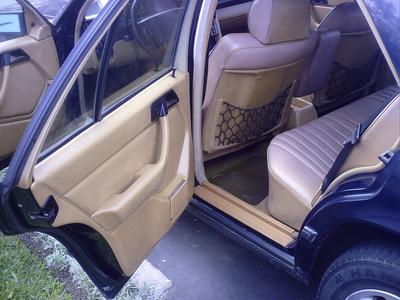 Mercedes-Benz E • 1988 • 100,000 km