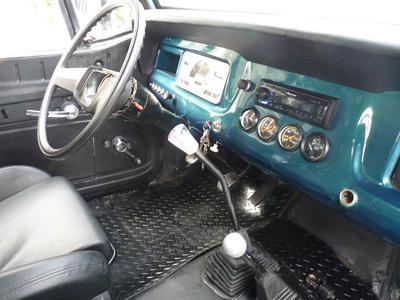 Jeep Commander • 1975 • 80,000 km