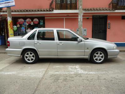 Volvo S70 • 2000 • 181,000 km