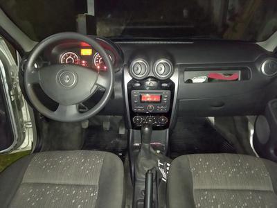 Renault Logan • 2012 • 106,000 km