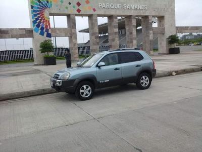 Hyundai Tucson • 2007 • 200,000 km