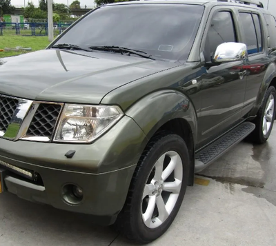 Nissan Pathfinder • 2009 • 121,300 km