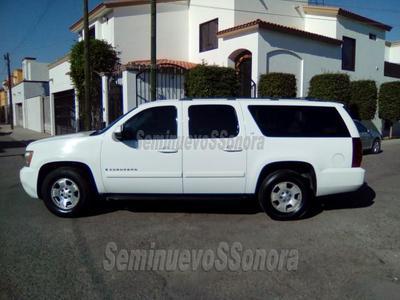 Chevrolet Suburban • 2007 • 200,000 km
