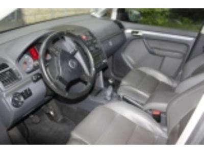 Volkswagen Touran • 2006 • 111,000 km