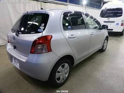 Toyota Yaris • 2006 • 450 km