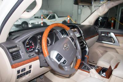 Toyota Land Cruiser • 2013 • 140,000 km