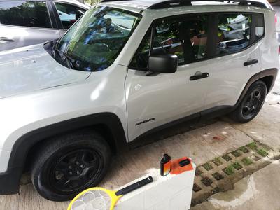 Jeep Renegade • 2015 • 10,000 km