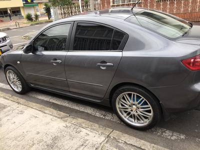 Mazda 3 • 2006 • 118,000 km