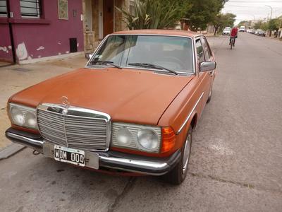 Mercedes-Benz 200 - 300 • 1979 • 40 km