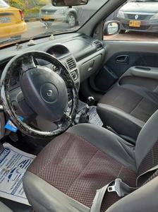 Renault Clio • 2004 • 250,000 km