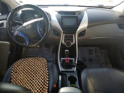 Hyundai Elantra • 2012 • 200,000 km