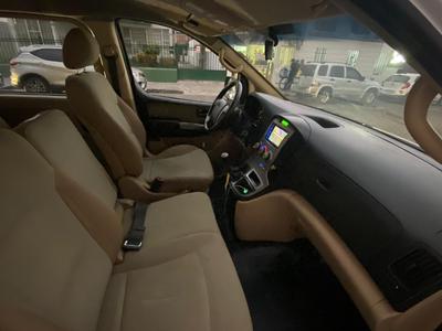 Hyundai H1 • 2014 • 365,000 km