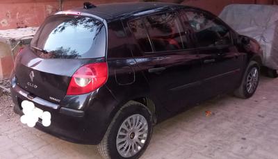 Renault Clio • 2007 • 182,000 km
